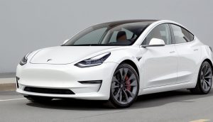 Achat Tesla Model 3 : découvrez les problèmes réels rencontrés par les propriétaires. Guide complet des défauts, coûts cachés et points d'attention avant votre décision d'achat.
